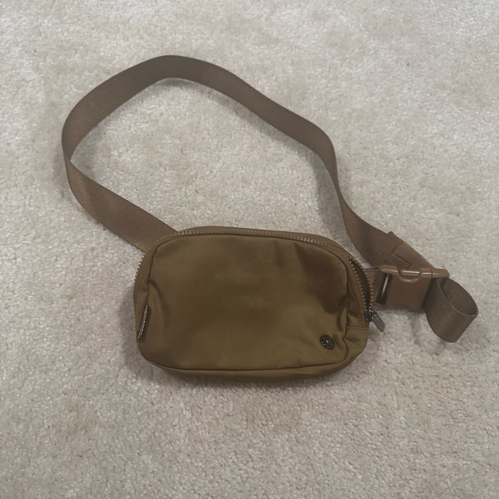 Lululemon Everywhere Belt Bag